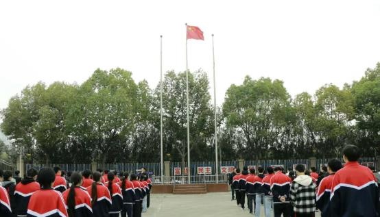 骏马驰骋启新程 青春逐梦正当时——荆门市体育艺术学校（金龙泉实验学校）2026年春季开学典礼暨升旗仪式圆满举行